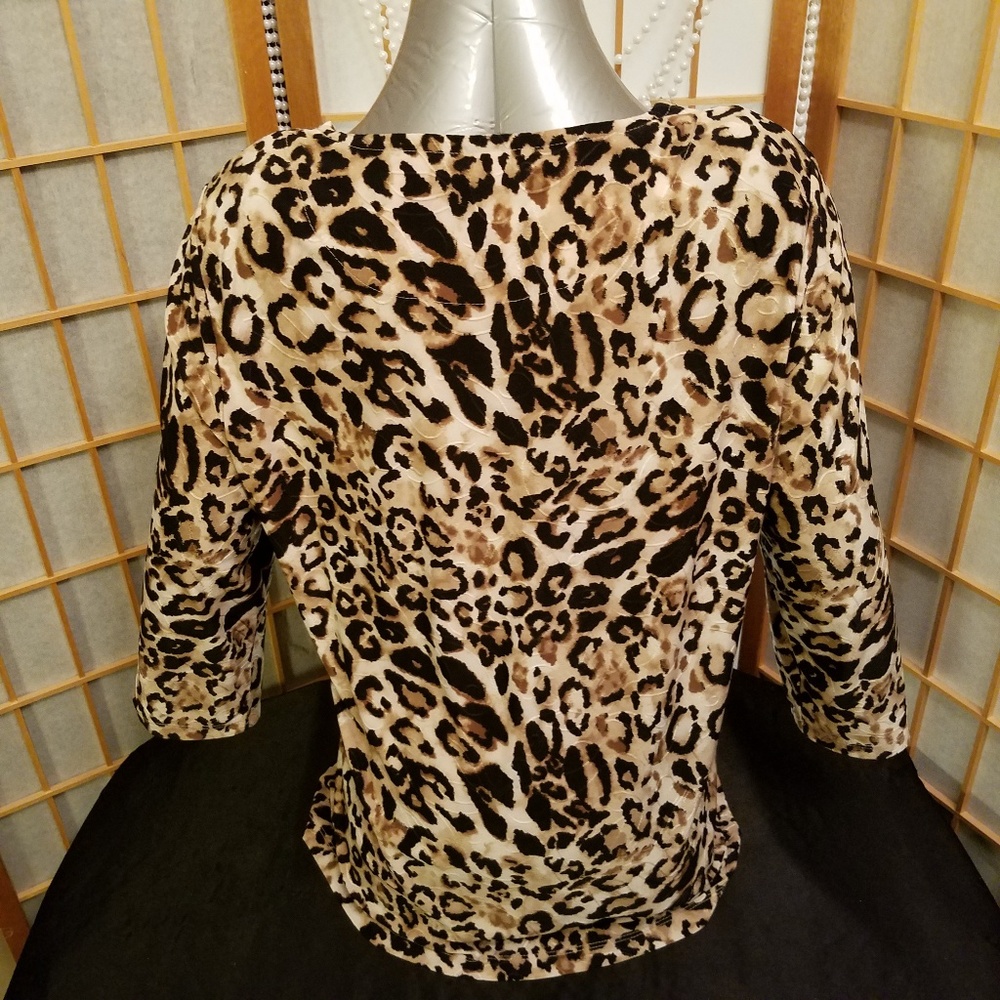 Woman's Top - Picture 3 of 5